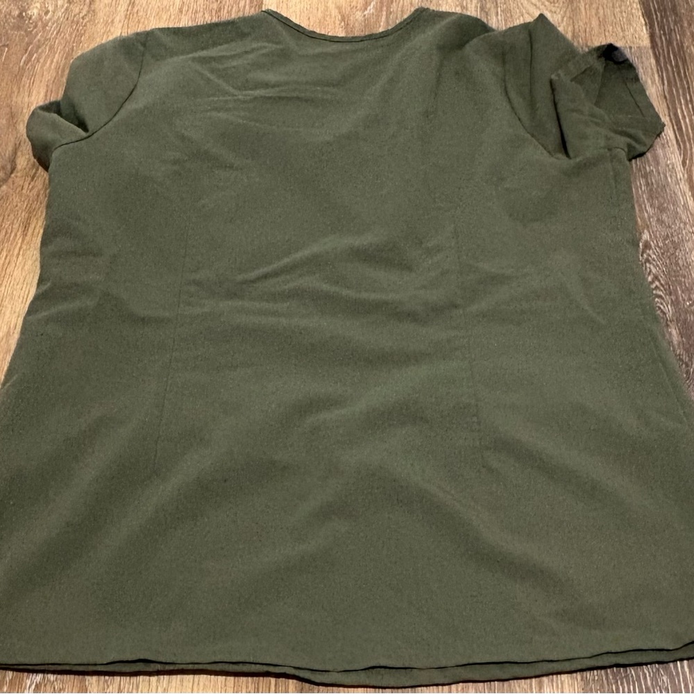 Figs Casma Scrub Top in Moss Green Medium - Picture 4 of 6